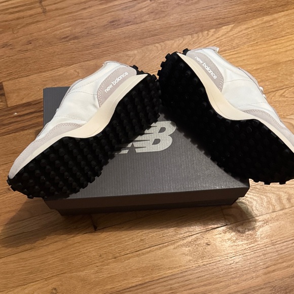 New Balance White Black Cream Low-Top Sneakers - Picture 7 of 8